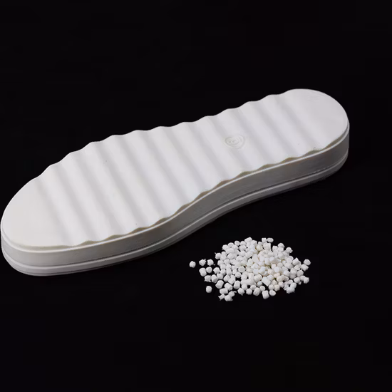 Нетоксичная, мягкая, прозрачная смесь гранул ПВХ для подошв из ПВХ.