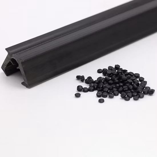 Гранулы переработанного ПВХ, прозрачные/белые/красные/черные/желтые, различных цветов для труб и фитингов.